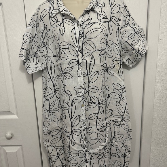 Cynthia Rowley Tops - Women’s Cynthia Rowley Black and White Leaf Print tunic dress